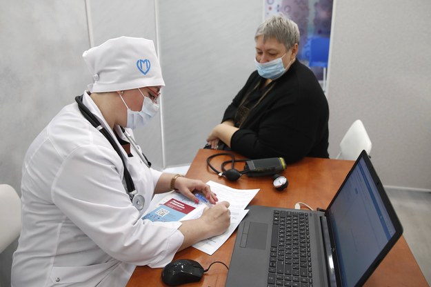 Jeden z punktów szczepień w Moskwie /Artyom Geodakyan    /PAP/EPA