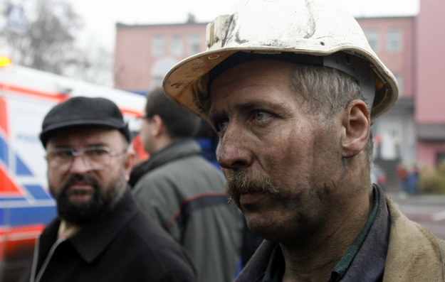 Jeden z ratowników kopalni Halemba, zdjęcie z 23 listopada 2006 roku / 	Andrzej Grygiel    /PAP