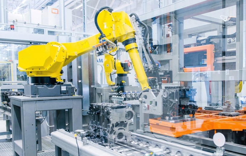 Jeden z robotów w fabryce Volkswagena /Informacja prasowa