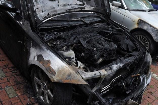 Jeden z samochodów spalonych w Berlinie /poboczem.pl
