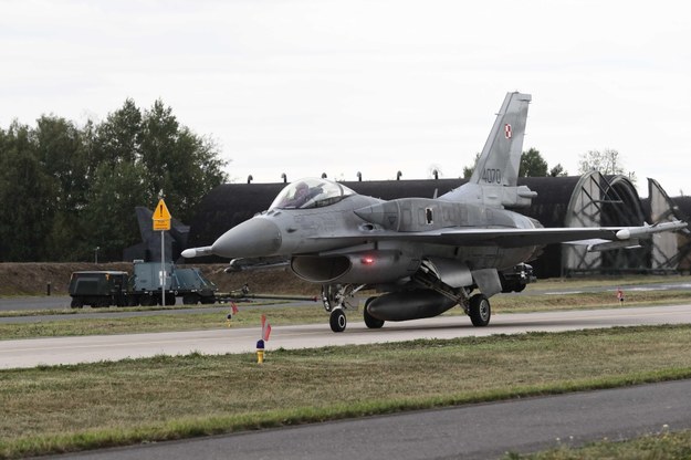 Jeden z samolotów F-16 w Łasku /Roman Zawistowski /PAP