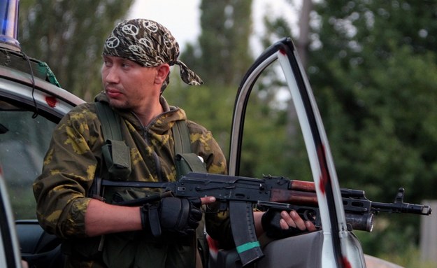 Jeden z separatystów na Ukrainie /IGOR KOVALENKO /PAP/EPA