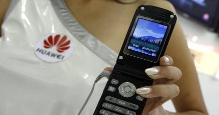 Jeden z telefonów  Huawei /AFP