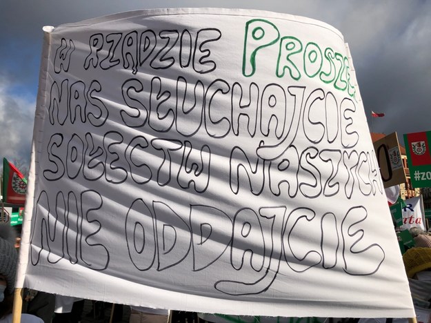 Jeden z transparentów z poniedziałkowego protestu mieszkańców /Kuba Kaługa /RMF FM