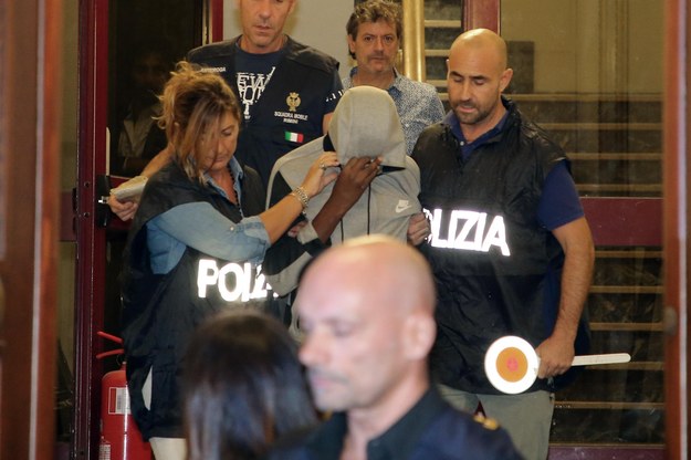 Jeden z zatrzymanych w Rimini /PASQUALE BOVE /PAP/EPA