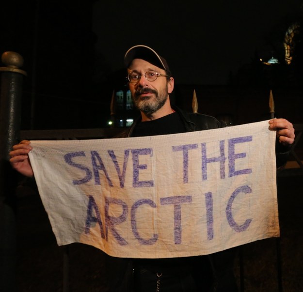 Jeden z zatrzymanych w Rosji aktywistów Greenpeace / 	ANATOLY MALTSEV /PAP/EPA