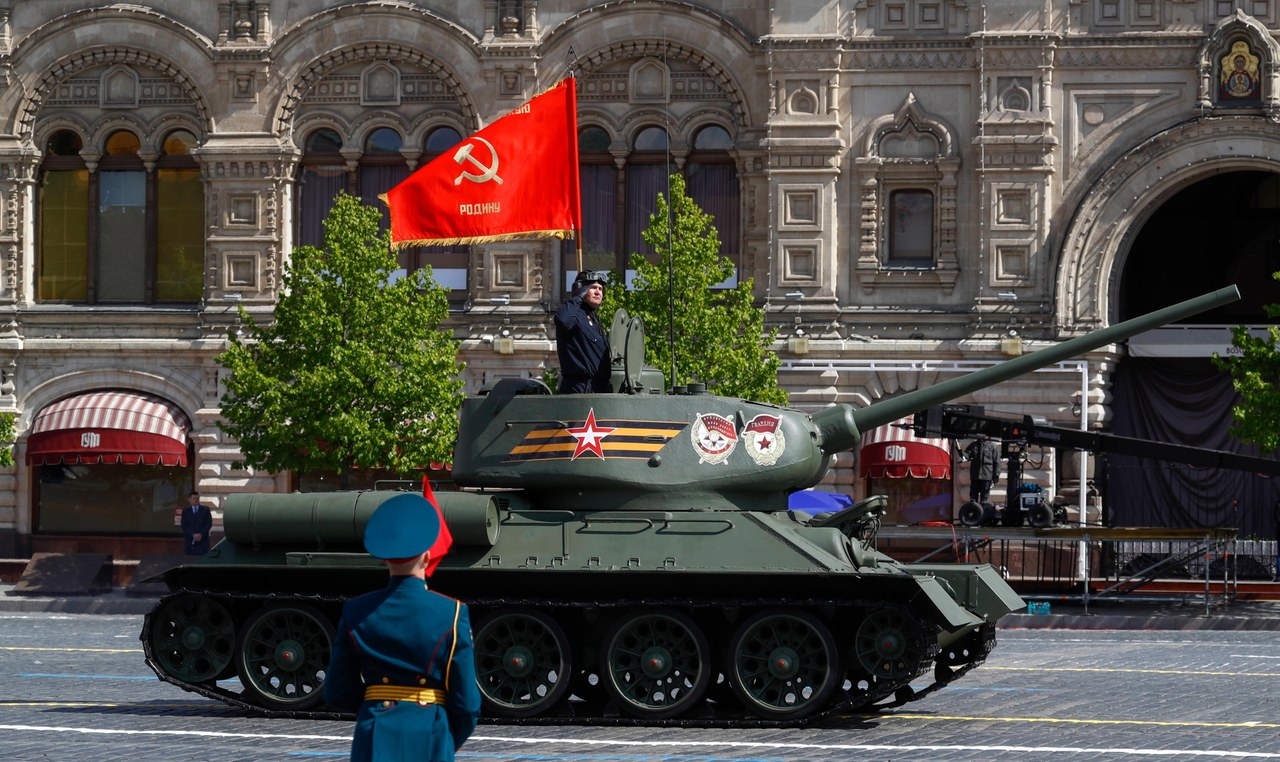 Jeden zabytkowy czołg. Parada pokazała degradację rosyjskiej armii