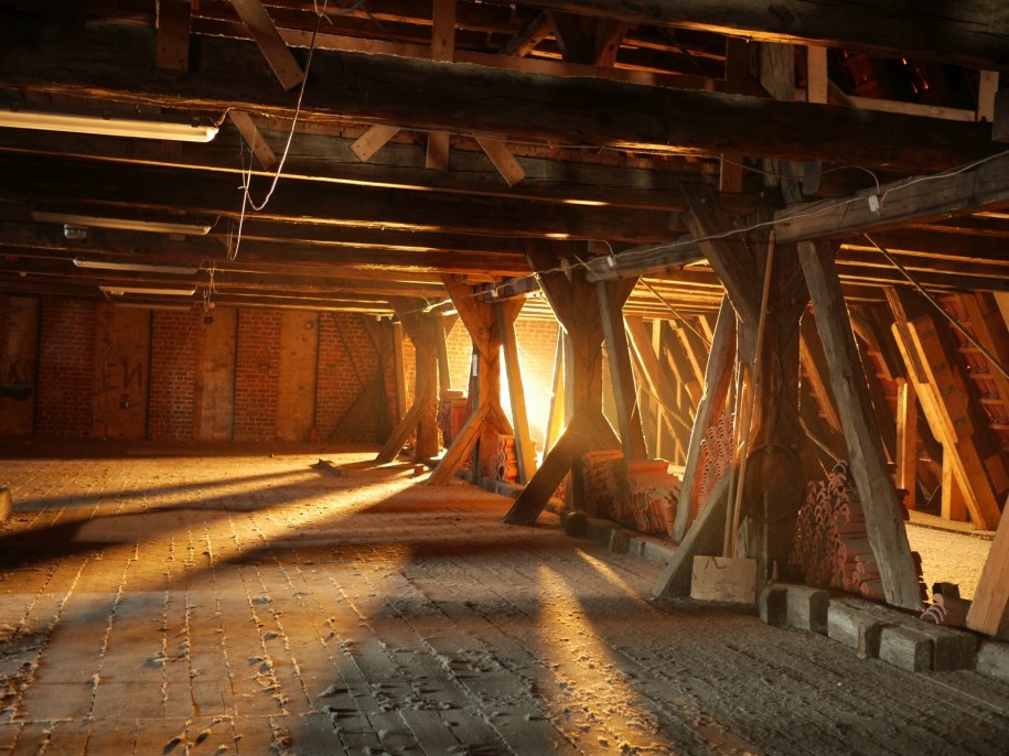 Jeden ze strychów /Bartek Paulus /RMF FM