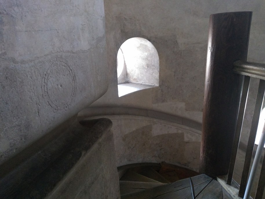 Jeden ze znaków odkryto na tzw. schodach Walezego. /Mariusz Meus  /