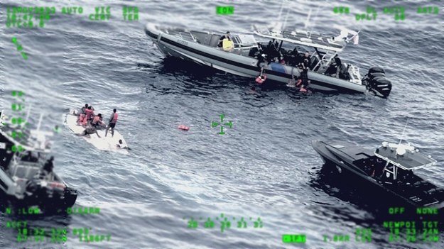 Jedenaście ofiar śmiertelnych katastrofy statku z haitańskimi migrantami /Petty Officer 3rd Class Ryan Estrada / HANDOUT /PAP/EPA