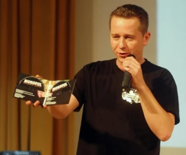 Jędker (Monopol) krytykuje Popka: Wybaczą mu nawet tańce w sukience