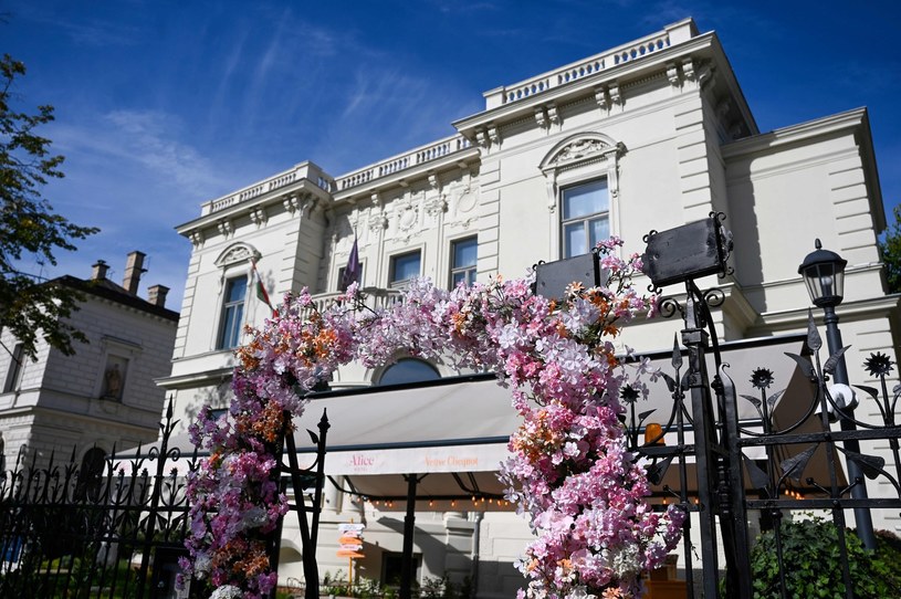 Jedna czwarta węgierskich hoteli planuje czasowe zamknięcie. NZ. hotel Alice w Budapeszcie przy bulwarze Andrassy /AFP