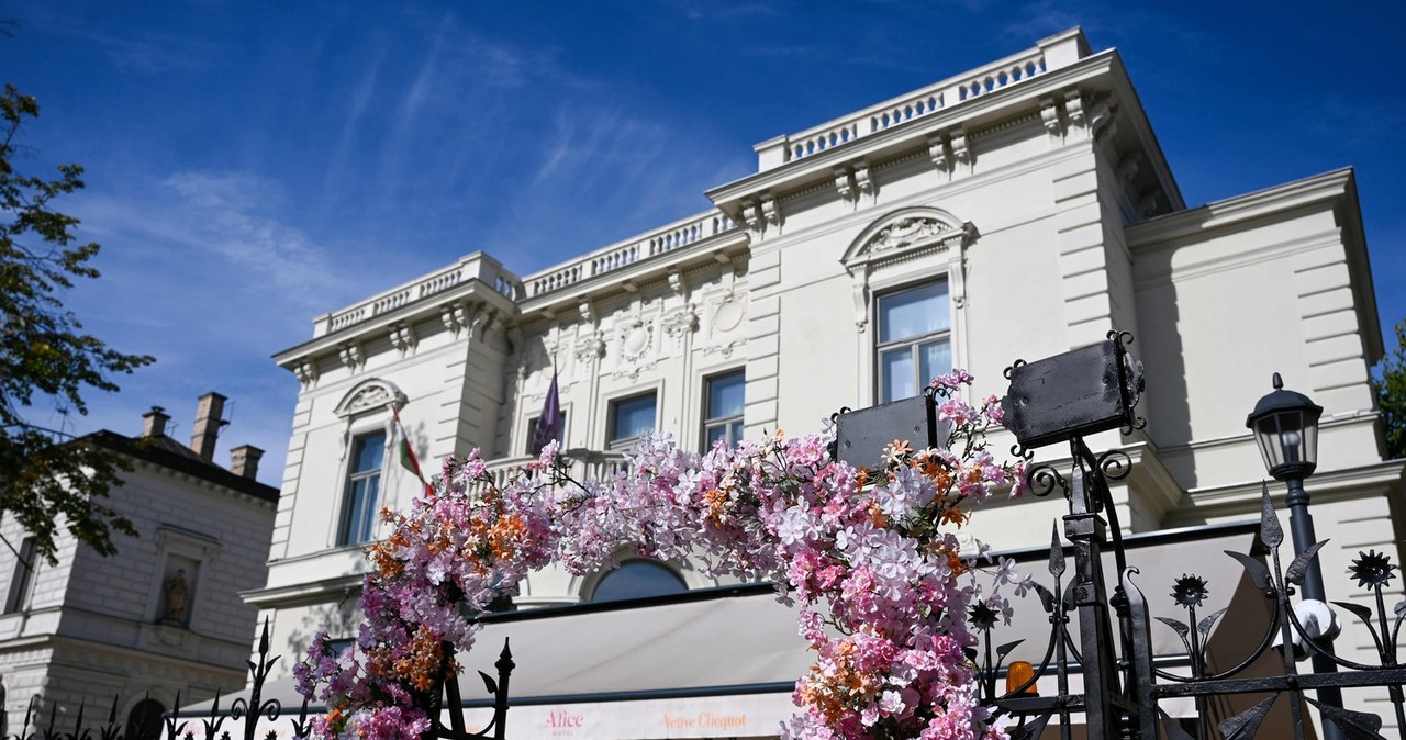 Jedna czwarta węgierskich hoteli planuje czasowe zamknięcie. NZ. hotel Alice w Budapeszcie przy bulwarze Andrassy /AFP
