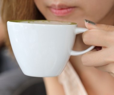 Jedna jej filiżanka to jak 10 filiżanek zwykłej zielonej herbaty. Matchę pij zamiast kawy
