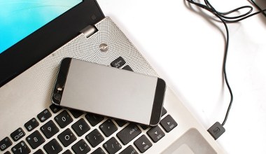 Jedna ładowarka USB-C do telefonu i laptopa. Kiedy to zadziała? 