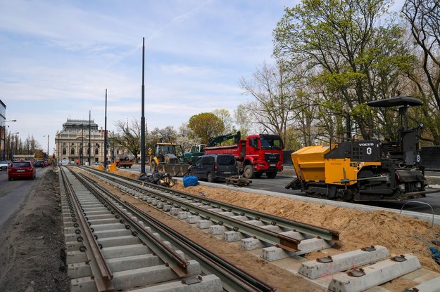 Jedna nitka Bulwarów północnych jest wybudowana i właśnie tą częścią jezdni odbywa się ruch samochodowy /lodz.pl /Materiały prasowe