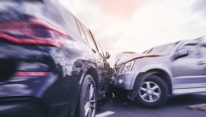 Jedna ofiara śmiertelna i 2 osoby ranne na krajowej 10. Droga zablokowana