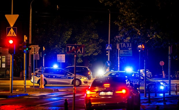 Jedna osoba nie żyje, dwie w ciężkim stanie. Nocny wypadek w Warszawie