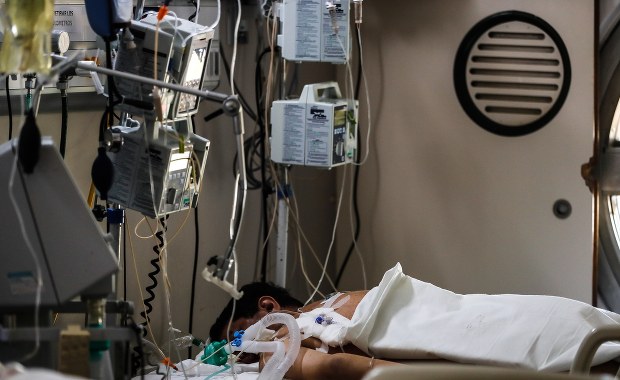 Jedna osoba zmarła na Covid-19 w ciągu ostatniej doby w Wielkiej Brytanii 