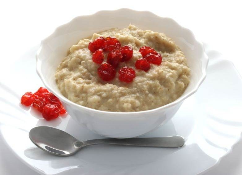 Jedna szklanka owsianki dziennie przyczyni się do obniżenia cholesterolu /123RF/PICSEL