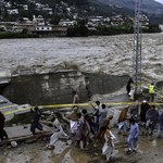 Jedna trzecia Pakistanu może znaleźć się pod wodą. Ofiary już liczą w setkach