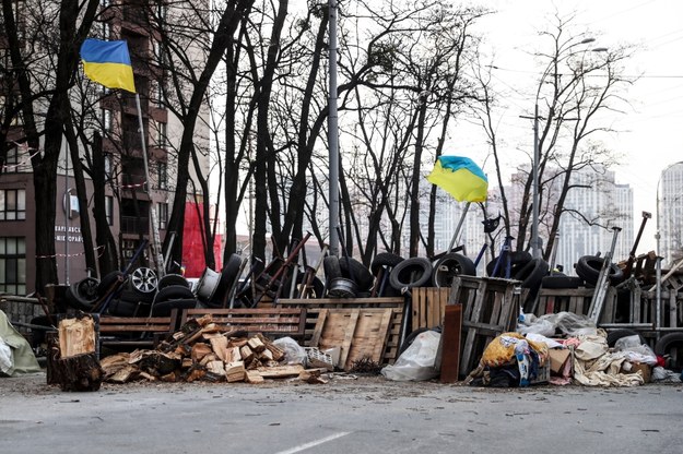 Jedna z barykad na ulicach Kijowa /NUNO VEIGA   /PAP/EPA