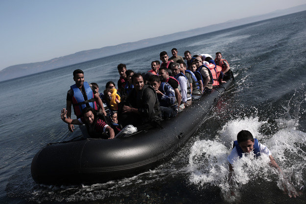 Jedną z dróg do Europy jest dla migrantów przeprawa przez Morze Śródziemne /AFP