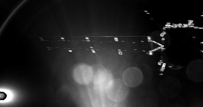 Jedna z fotografii wysłanych po odzieleniu się lądownika.  Fot. ESA/Rosetta/Philae/CIVA /materiały prasowe