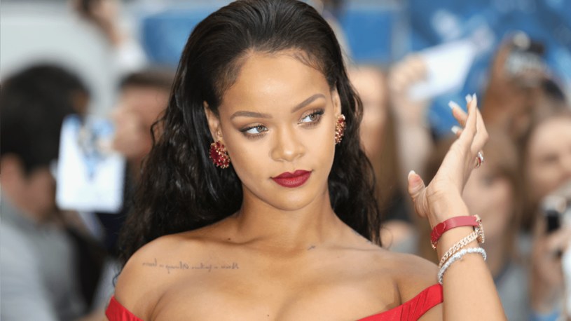 Jedną z głównych ról w filmei gra piosenkarka Rihanna. Barbadoska piękność znów zostanie zmieszana za swoją kreację z błotem? /materiały prasowe