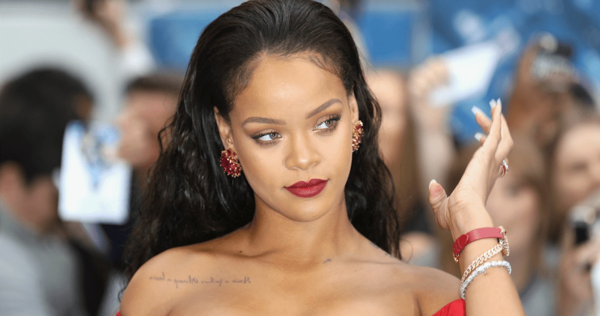 Jedną z głównych ról w filmei gra piosenkarka Rihanna. Barbadoska piękność znów zostanie zmieszana za swoją kreację z błotem? /materiały prasowe