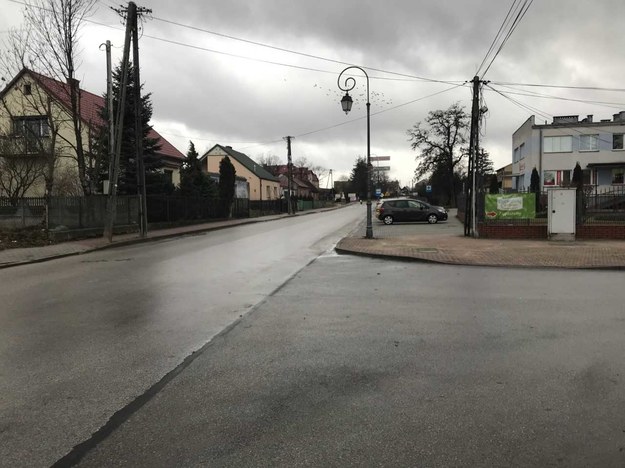 Jedna z głównych ulic w świętokrzyskiej Pierzchnicy, oddalonej o niespełna 25 kilometrów od Kielc /Michał Dobrołowicz /RMF FM