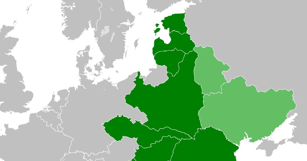 Jedna z idei zasięgu Międzymorza na bazie granic państw z 1922 roku. Jasnozielonym kolorem nie są zaznaczone granice według możliwej koncepcji federacyjnej, a zasięg terenów białoruskiej i ukraińskiej republik socjalistycznych ZSRR /GalaxMaps, GalaxMaps  /Wikimedia