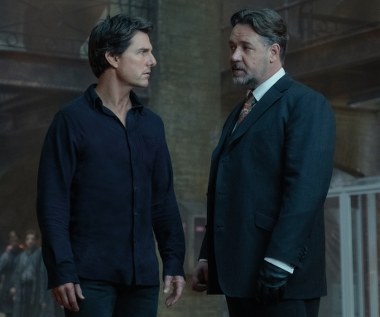 Jedną z kluczowych ról w filmie odgrywa Russell Crowe, wcielający się w postać doktora Henry’ego Jekylla, szefa tajemniczej organizacji Prodigium. Jego postać ma niezwykle silną osobowość. To typowy angielski dżentelmen w dzisiejszych czasach. 

- Tom i Russell znają się od lat, ale nigdy nie mieli okazji współpracować. Dla mnie to było szaleństwo – mieć w jednym filmie dwóch aktorów, których podziwiam od tak dawna – wyznał Alex Kurtzman. 

- Przede wszystkim musiałem umiejscowić moją postać w dzisiejszym świecie – opowiada Crowe – Jest bardzo tajemnicza, wiele pytań pozostawia bez odpowiedzi. Jest oczywiste, że choć żyje w dzisiejszych czasach, pochodzi z innego czasu…