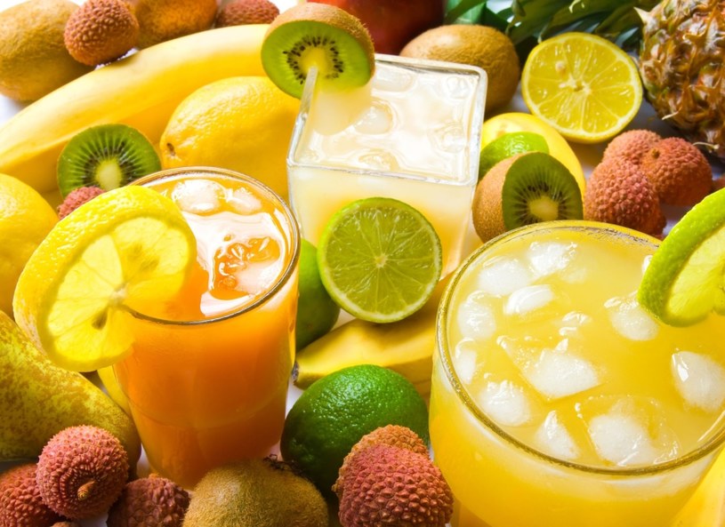 Jedną z korzyści spożywania wyciskanych soków jest dawka warzyw i owoców /123RF/PICSEL