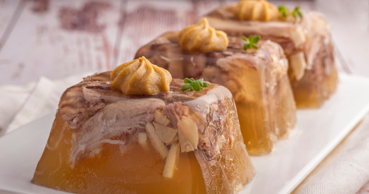 Jedną z kultowych przekąsek w PRL-u były tzw. zimne nóżki /valkyrielynn /123RF/PICSEL