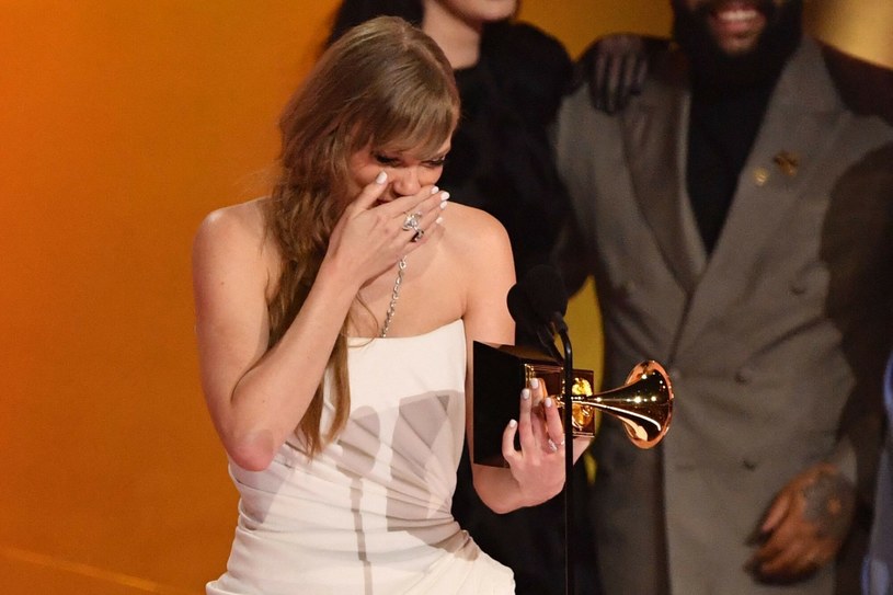 Jedną z nagród podczas Grammy 2024 odebrała Taylor Swift /Valerie MACON / AFP /East News