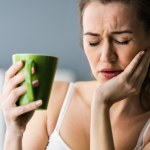 Jedna z najgorszych dolegliwości bólowych. Jak domowymi sposobami radzić sobie z bólem zęba? 