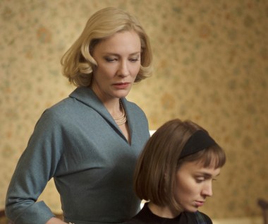 Jedną z najlepszych kreacji w filmografii Rooney Mary pozostaje rola w filmie Todda Haynesa "Carol" - opowieści o romansie młodej dziewczyny marzącej o karierze fotografki (Mara) i dojrzałej kobiety, w której dojrzewa myśl o rozwodzie (Cate Blanchett). Za swój występ aktorka otrzymała Złotą Palmę na festiwalu w Cannes, została także nominowana do Oscara.

W obrazie znalazła się scena intymnego zbliżenia między bohaterkami. "Często występuję [na ekranie] nago. Nie był to dla mnie żaden problem" - zbagatelizowała wyczyn Rooney Mara. Blanchett wtórowała jej, twierdząc, że "wiele obcych osób" widziało ją bez ubrania, kiedy rodziła dziecko. 'To bardzo ważna scena" - dodała australijska aktorka.

Kolejnym filmem Rooney Mary był obraz "Lion. Droga do domu" - opowieść o mężczyźnie, który po latach wraca w rodzinne strony, próbując odzyskać utracony dom.

Do roli dziewczyny głównego bohatera – Lucy, producent wykonawczy Harvey Weinstein osobiście polecił Marę. "Miłość do Lucy to teraźniejszość Saroo, lecz  musi się od niej oddalić, szukając swej przeszłości. Lucy, pełna czułości, ale i niepokoju, chce mu pomóc, lecz to nie jest łatwe. Splot tych skomplikowanych uczuć Rooney potrafiła oddać z niezwykłą subtelnością i siłą - tłumaczył producent Emile Sherman. 

Reżyser Garth Davis był zachwycony intensywnością jej gry: "Lucy jest cicha, a twarz Rooney potrafi krzyczeć, choć jej postać często nic nie mówi. To było wprost niewiarygodne" - oceniał. 