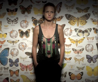 Jedna z najlepszych polskich aktorek - Marta Nieradkiewicz - obchodzi 35. urodziny.

"Zachwyca zdolnością transformacji realizowaną niezwykle subtelnymi środkami. Wszechstronność i olbrzymi potencjał, wdzięk i osobowość ekranowa rokują wielkie nadzieje w przyszłych pracach" - tak jury Nagrody im. Zbyszka Cybulskiego uzasadniło w 2016 roku przyznanie prestiżowego wyróżnienia właśnie Nieradkiewicz.