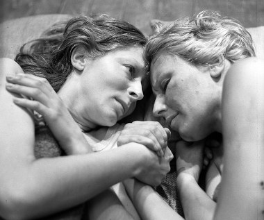 Jedną z najlepszych ról w karierze stworzyła w głośnym "Przesłuchaniu" Ryszarda Bugajskiego, w którym oglądaliśmy ją jako Mirę Szajnert - współwięźniarki granej przez Krystyny Jandy Antoniny Dziwisz. Obydwie aktorki otrzymały nagrody na Festiwalu Polskich Filmów Fabularnych w Gdyni - Janda za główną rolę, Romantowska za drugi plan.

 