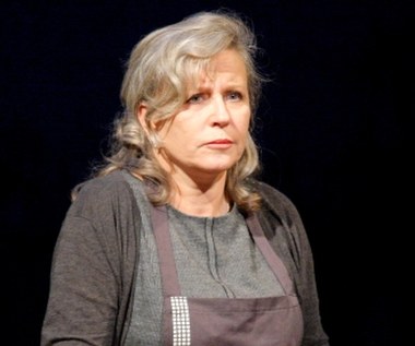 Jedną z najlepszych scenicznych kreacji Krystyny Jandy pozostaje rola Danuty Wałęsowej w monodramie Janusza Zaorskiego "Danuta W". 

"Ten spektakl i ta rola, z legendarnym przywódcą Solidarności i prezydentem Polski  w tle, to jedno w największych moich wyzwań życiowych, nie tylko zawodowych, ale także ludzkich i obywatelskich. Każdego dnia wyznania pani Danuty Wałęsowej budzą mój podziw i wzruszenie. Prostota i szczerość tych wypowiedzi zdumiewa i wywołuje szacunek. Wszystko to budzi ochotę, aby w ogóle historię Polski opowiedzieć od strony kobiet" - mówiła przed premierą.

Krytycy jednogłośnie okrzyknęli "Danutę W" jednym z najważniejszych spektakli ostatnich lat.  "Spektakl Jandy jest polityczny, bo oddaje głos kobietom, które zostały wykluczone z udziału w historii. Zastąpienie w tytule nazwiska bohaterki inicjałem jest symboliczne. To nie jest biografia żony związkowego przywódcy, ale wszystkich kobiet, które tak jak ona zostały odsunięte od udziału w przebudowie społecznej Polski i sprowadzone do roli kur domowych" - Roman Pawłowski pisał w "Gazecie Wyborczej".