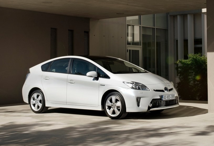 Jedną z najpopularniejszych hybryd na rynku używanych jest Toyota Prius ze sprawdzonym napędem /materiały prasowe
