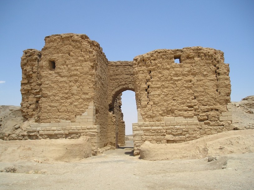 Jedną z najważniejszych ruin Dura Europos jest Brama Palmirska, będąca głównym wejściem do miasta. Dzięki projektowi naukowców z Yale niedługo możemy być w stanie zobaczyć ją w pełnej okazałości /Heretiq