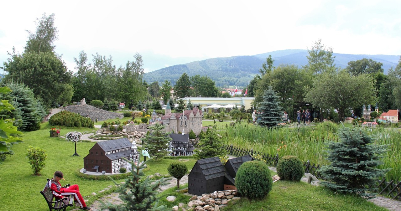 Jedną z największych atrakcji Kowar jest Park Miniatur Zabytków Dolnego Śląska. /East News