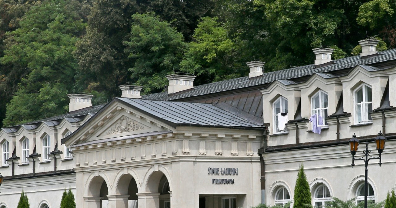 Jedną z największych zalet Karty jest możliwość skorzystania z ulg w 74 sanatoriach i uzdrowiskach w Polsce. /MONKPRESS/East News /East News