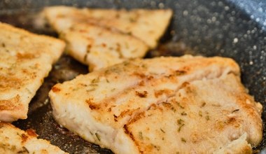 Jedna z najzdrowszych ryb, kupuj zamiast dorsza. Zero ości i bogactwo kwasów omega-3 