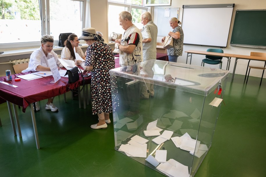 Jedna z obwodowych komisji wyborczych we Włocławku /Tytys Żmijewski /PAP