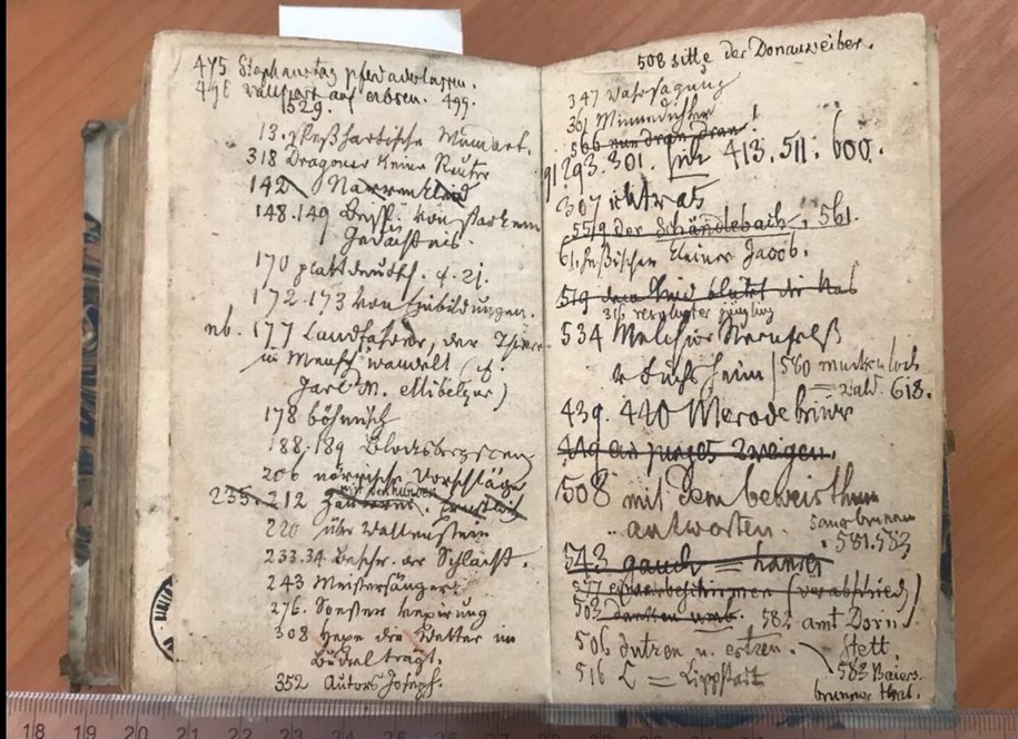 Jedna z odnalezionych książek - pierwsze wydanie “Simplicissimusa” z 1699 roku /Uniwersytet Adama Mickiewicza /