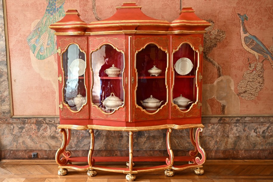 Jedna z odrestaurowanych gablot /Maciej Kulczyński /PAP