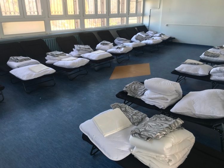 Jedna z sal przygotowanych dla uchodźców z Ukrainy /Paweł Pyclik /RMF FM